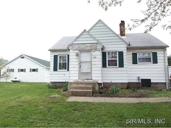 564 Logan St photo 1