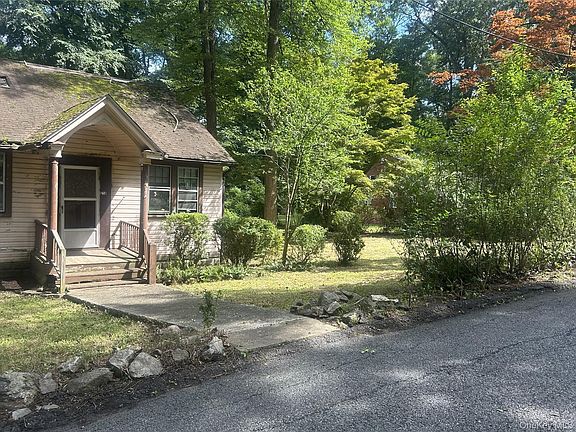 3rd image of 214 Walnut Road