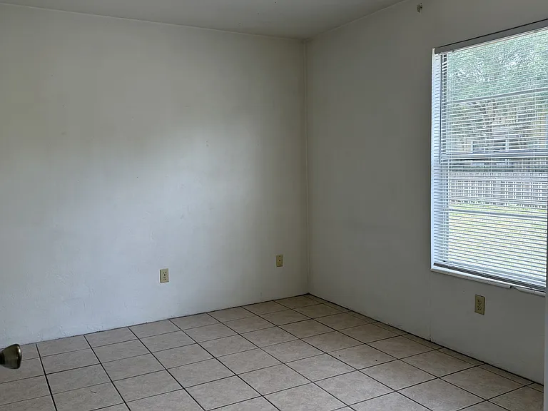 537 NW 30th Ave — Photo 2
