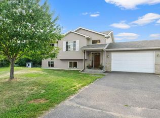 616 Horseshoe Ln, Braham, MN 55006