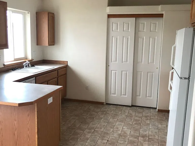7820 Three Rivers Dr — Photo 2