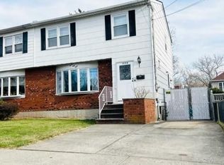 1558 S Railroad Ave, Staten Island, NY 10306