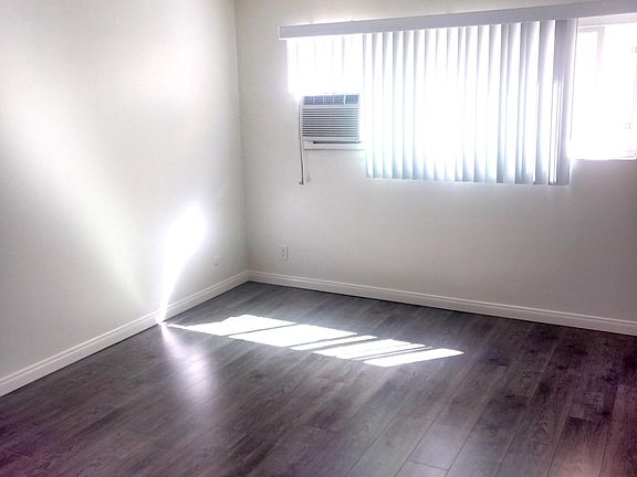 4th image of 1427 N Poinsettia Pl #1002