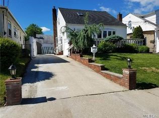 25950 147th Dr, Rosedale, NY 11422