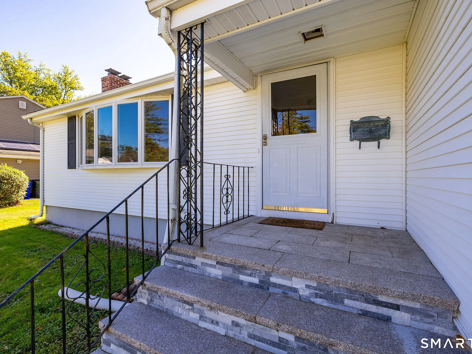 3 bed, 2.5 bath, 4854 sqft, $3,200 — Photo 2