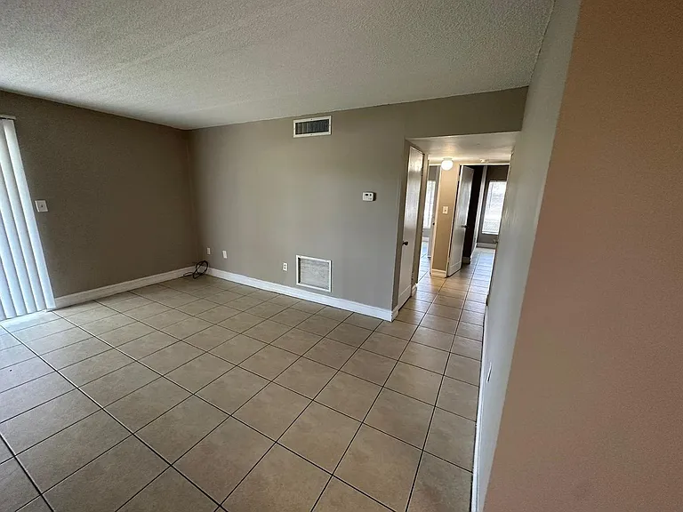 1830 Maravilla Ave #303 — Photo 6