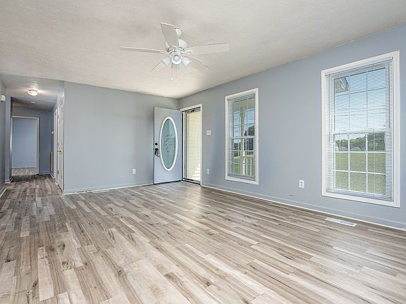 3rd image of 1424 Potter Dr