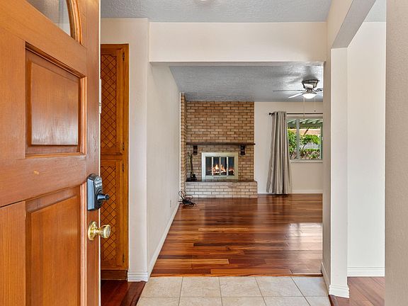 3rd image of 3833 San Marcos Pl NE