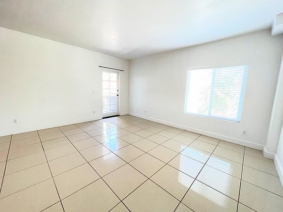 5th image of 2828 University Ave Unit 203
