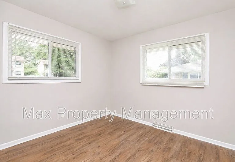 3420 SW 8th St — Photo 8