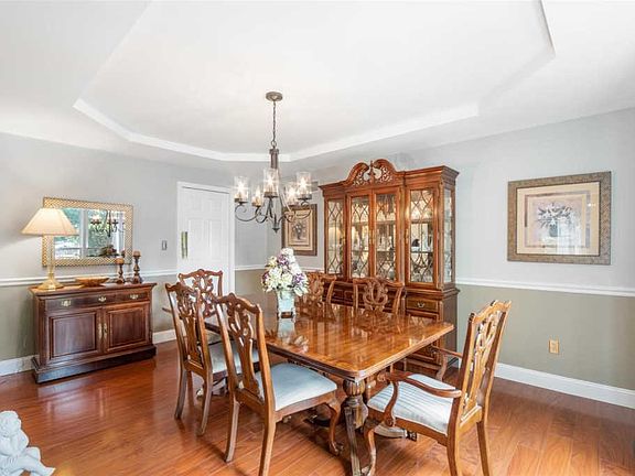 4th image of 909 Gainesway Ct