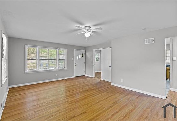 3rd image of 111 Anistasia Dr
