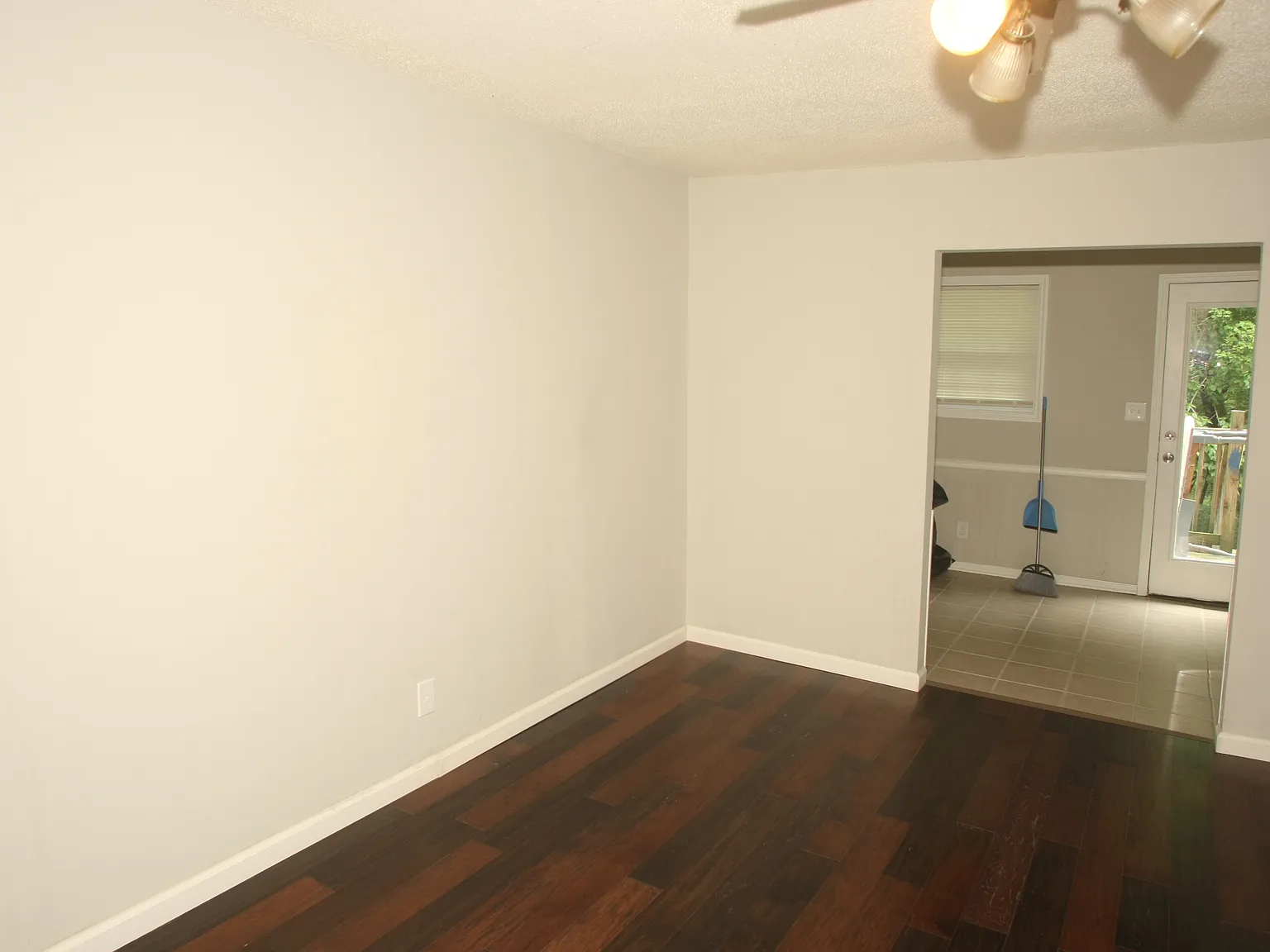 3 bed, 1.5 bath, 875 sqft, $1,245 — Photo 3
