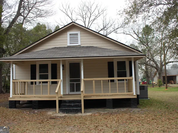 717 College Ave S, Tifton, GA 31794