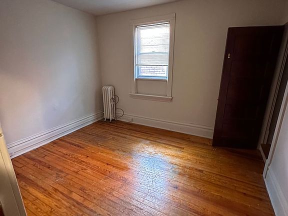 2nd image of 1936 Chestnut St APT B