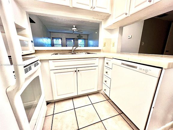 3rd image of 615 NE 12th Ave APT 304