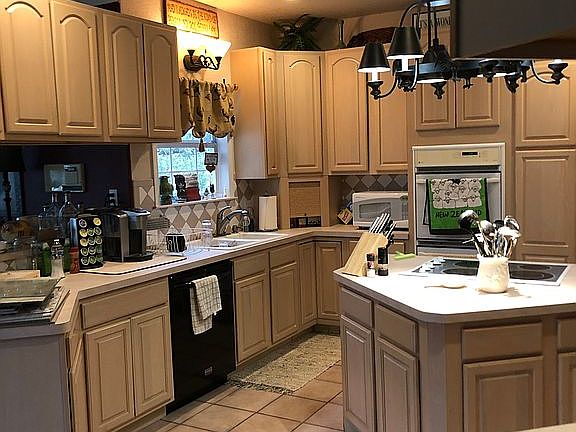 5th image of 975 Five Oaks Cir
