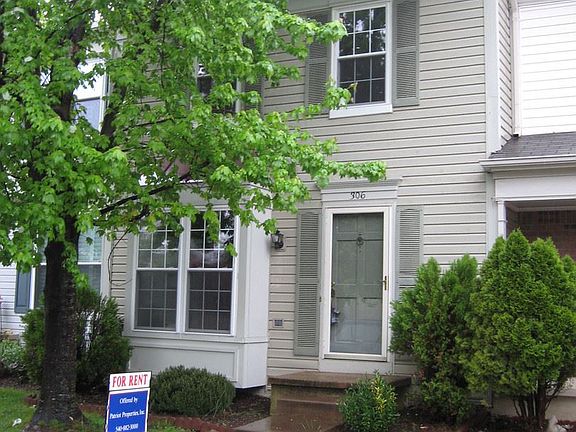 2nd image of 306 Barnfield Sq NE