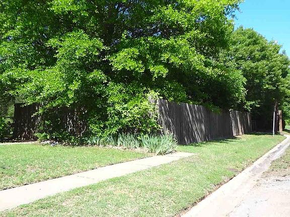 3rd image of 303 Mistletoe Dr
