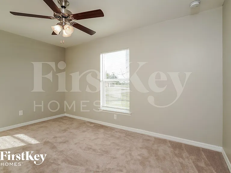 2127 NW 41st Pl — Photo 12