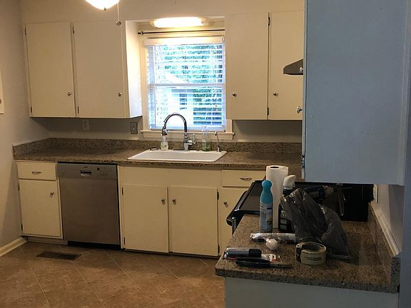 5th image of 900 Wildwood Dr
