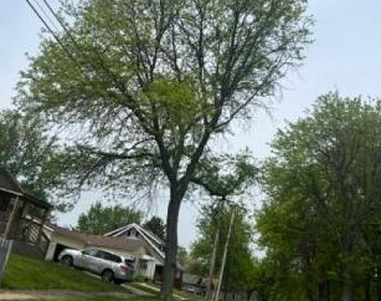 Exterior Neighborhood (street photo)
