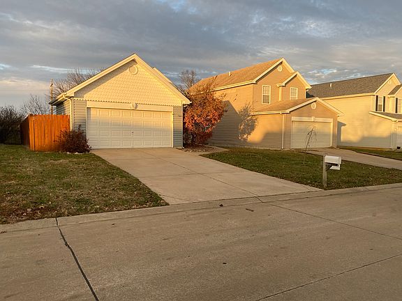 3rd image of 220 Autumn Oaks Dr