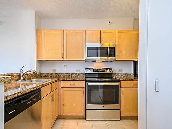 5th image of 222 N Columbus Dr APT 4006