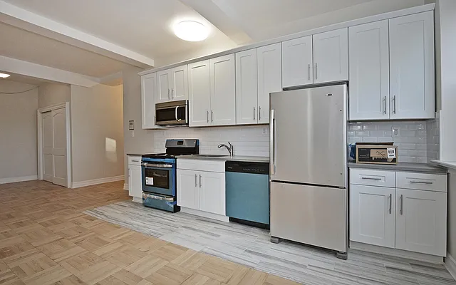 Sold by REMAX Distinguished Homes | media 18