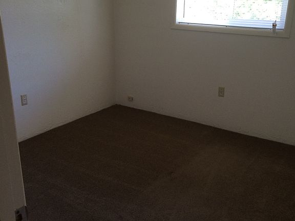 3rd image of 404 Ecols St N APT 1