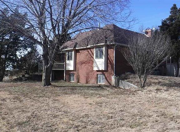 5th image of 700 S Hillside Dr