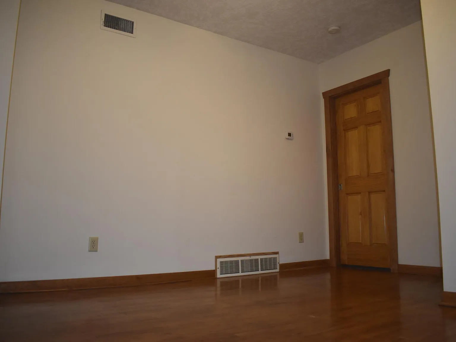 2636 Grand St NE — Photo 4