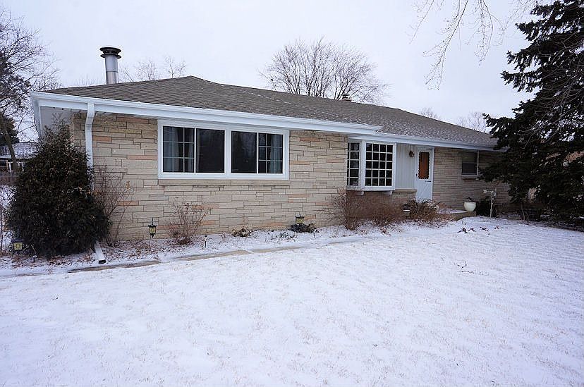 1st image of 3030 W Edgerton Ave