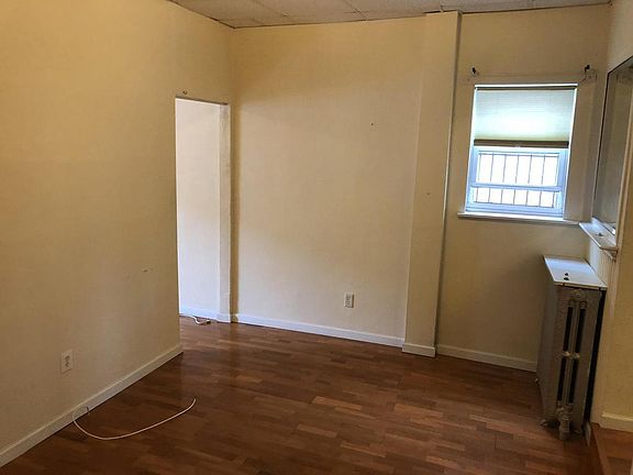 3rd image of 914 S 11th St Frnt 1