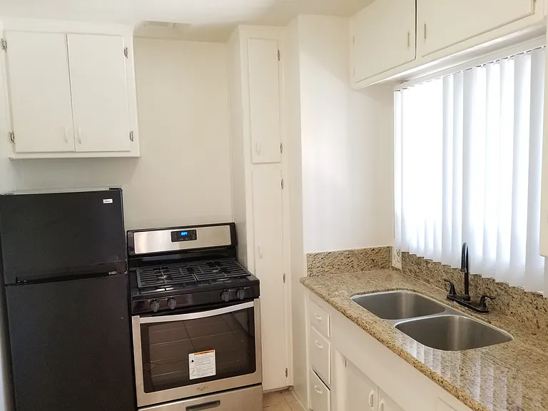 725 S New Hampshire Ave #7 — Photo 11