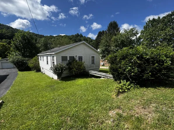 115 Nelson St, Sophia, WV 25921