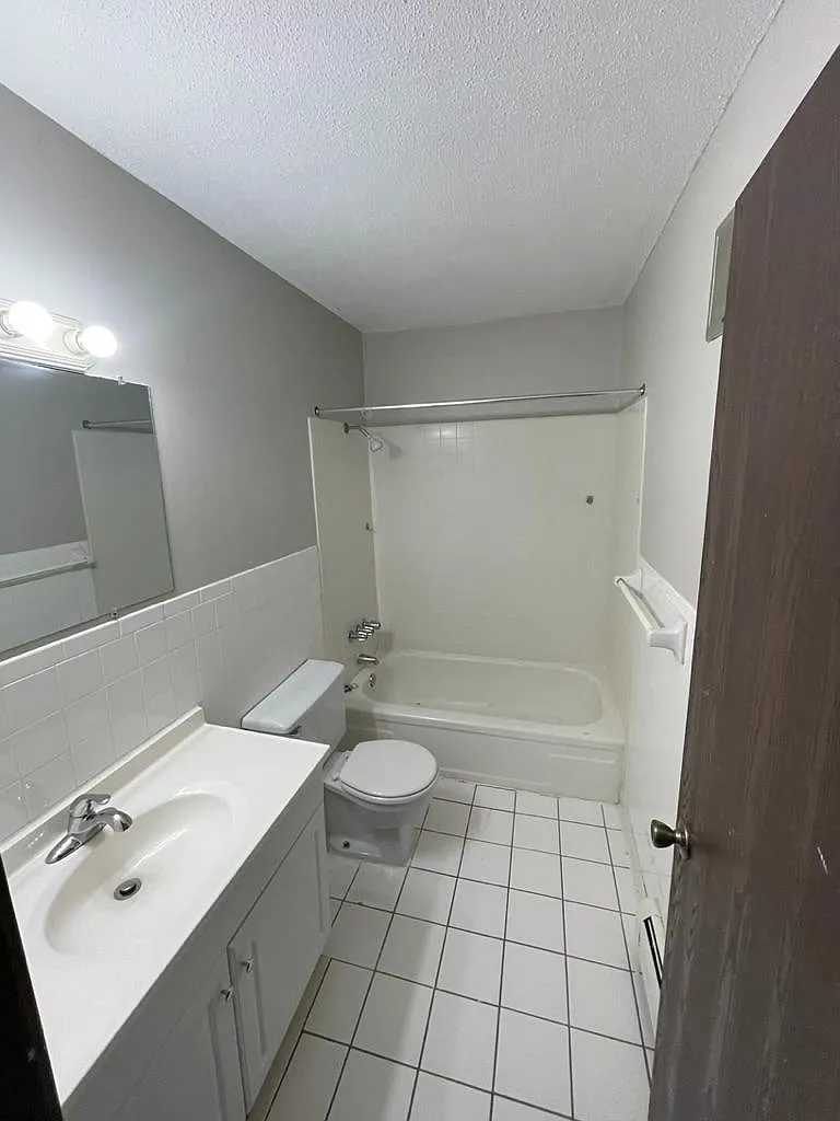 756 Hall Ave - H304 — Photo 4
