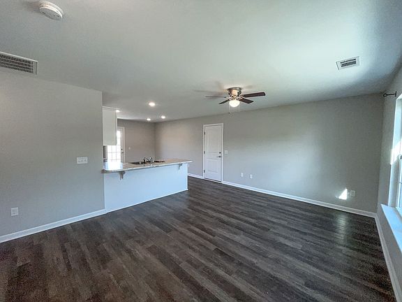 2nd image of 202 Evans Ter