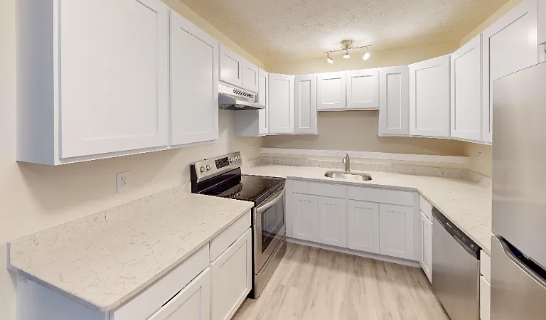 72 Marsh Rd — Photo 1