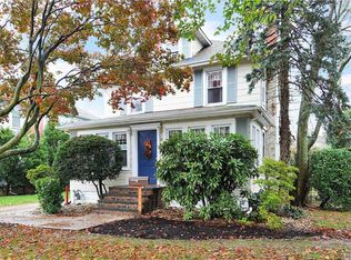 17 Brower Ave, Rockville Centre, NY 11570
