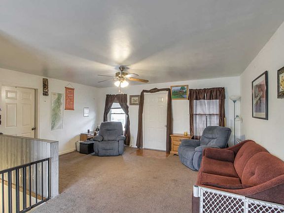 3rd image of 1328 Winding Way Dr