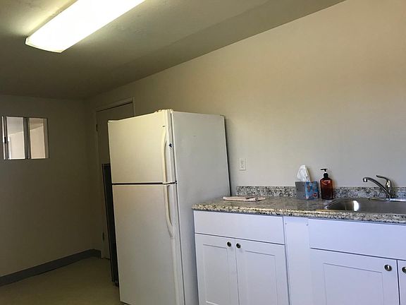 5th image of 318 Moffett Blvd #C