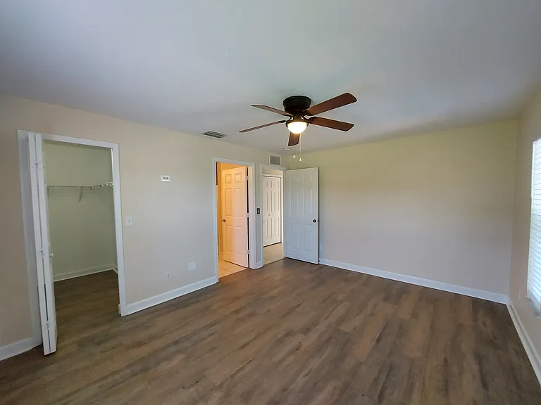 18 NW 29th Pl — Photo 8
