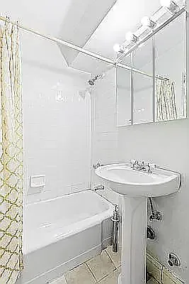 311 E 75th St #5G — Photo 3