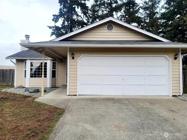 201 150th Street Ct E, Tacoma, WA 98445