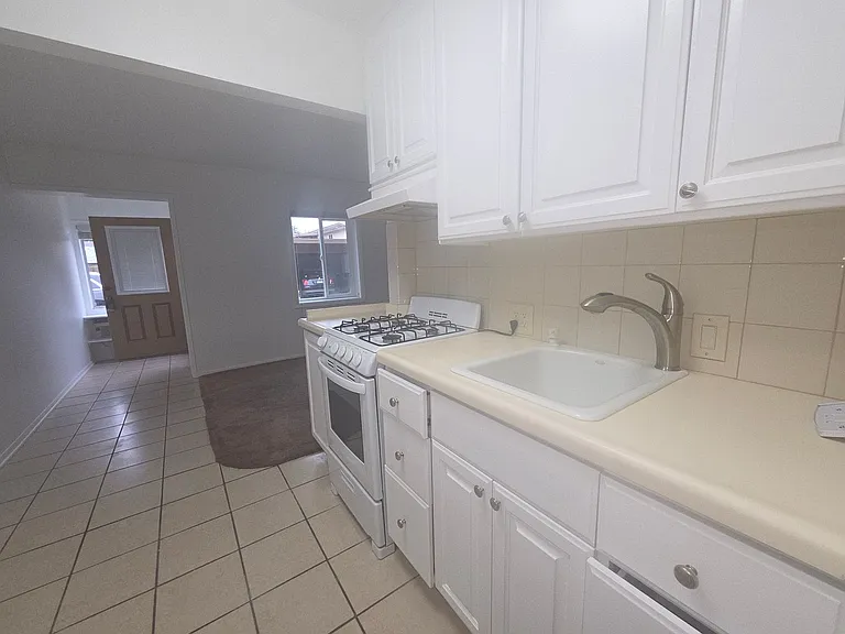240-246 Cruzero St #244 — Photo 34