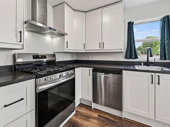 4th image of 216 3rd AVENUE S S