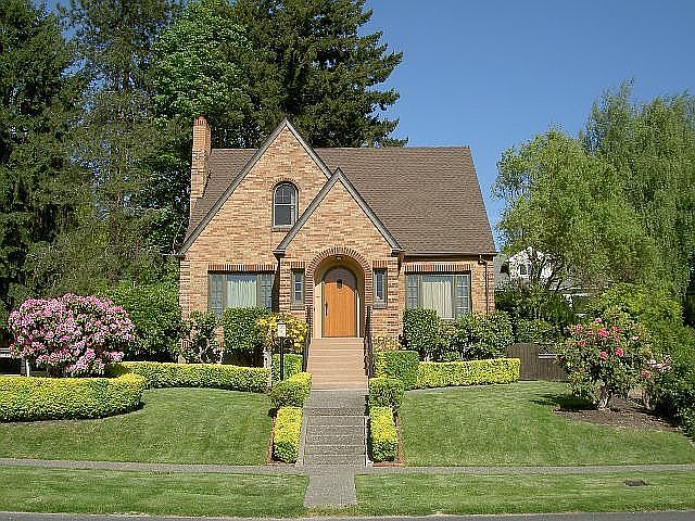 1st image of 616 Boundary St SE