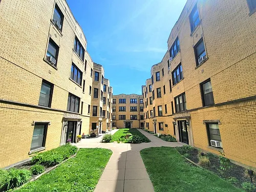 3817.5 N Greenview Ave Photo 1