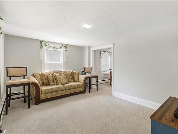 5th image of 31 Center St
